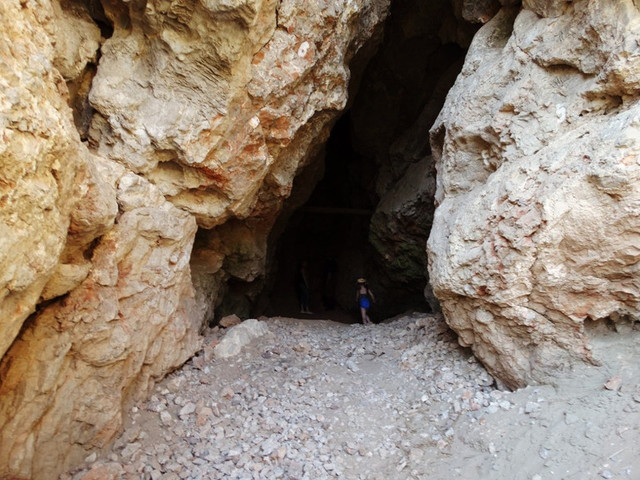 Пещера Еленева