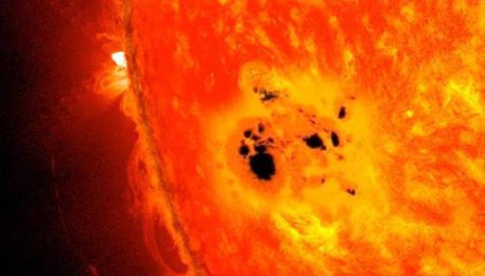 Дыра на Солнце - начало глобальной катастрофы