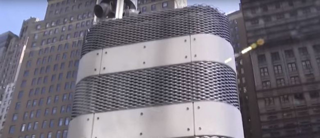 В Нью-Йорке устанавливаются загадочные стальные сооружения