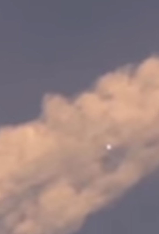 The UFO places itself in the clouds