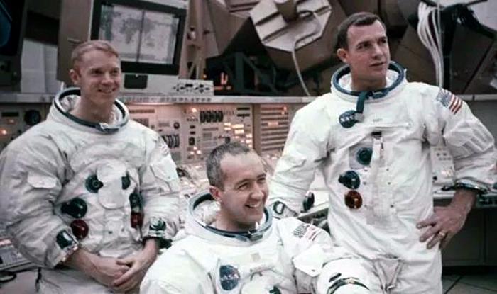 Астронавт НАСА наблюдал НЛО в форме сигары