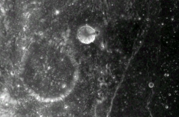 Структура "искусственного шпиля" высотой в три мили обнаружена на поверхности Луны