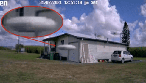 В Австралии небольшой НЛО снят неожиданно очень близко