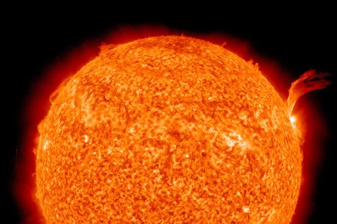 Выброс массы на Солнце достиг Земли