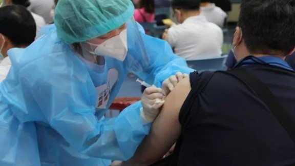 Многочисленные случаи побочных эффектов вакцин в Тайване Получение помощи пострадавшим от вакцинации