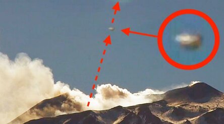 В Сети появилось видео с НЛО, выходящего из вулкана Этна