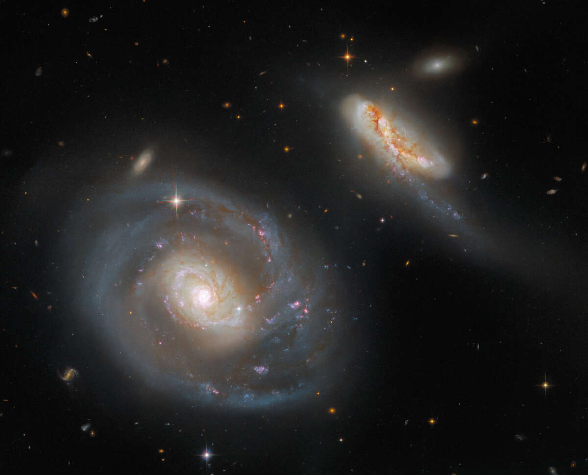 Необычная пара галактик, запечатленная «Хабблом» станет новой целью обсерватории James Webb