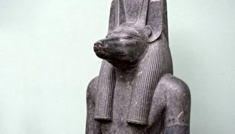 Древние египтяне натирали натроном и благовониями статуи богов