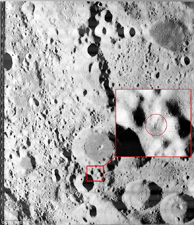 На старом фото Луны обнаружили странный "прутик"