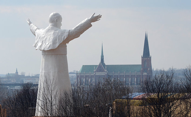Памятник папе Иоанну Павлу II в Ченстохове на юге Польши