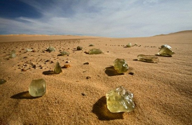 Ливийское пустынное стекло