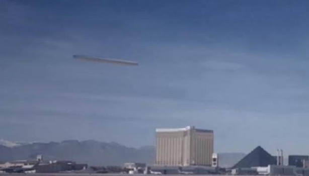 Сигарообразный объект над Лас-Вегасом