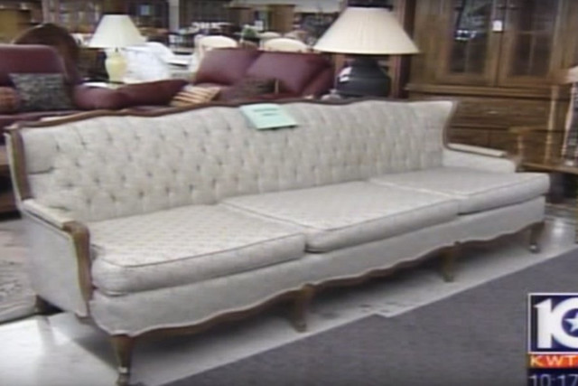 мебельный магазин в Техасе не расстается с диваном с привидениями
