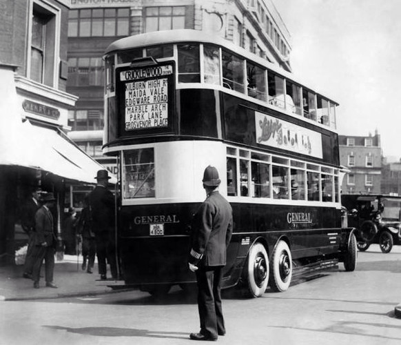 Так выглядел лондонский двухэтажный автобус в 1930-х годах