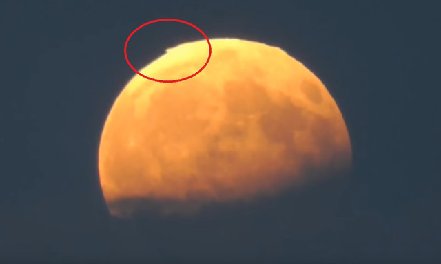 Partial eclipse of the moon - Anomaly on moon - pyramids 7