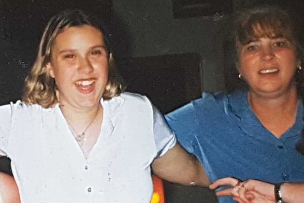 Кирби Ноден в юности со своей сестрой