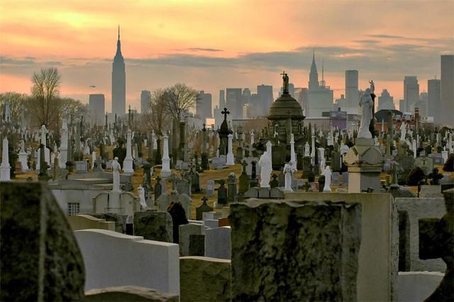 кладбище, Квинс, Нью-Йорк, пришельцы