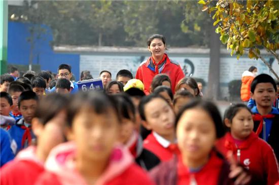 Самая высокая девочка в мире: В 11 лет китаянка имеет рост 210 см