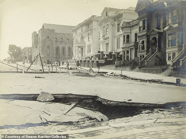 Трещина в земле в Сан-Франциско во время землетрясения 1906 года