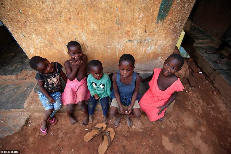 Уганда, тройняшки, четверняшки, многодетная мать