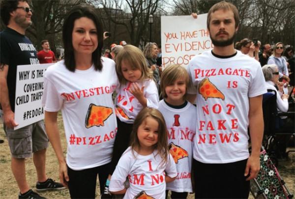 Активисты, добивающиеся расследования по пиццагейту