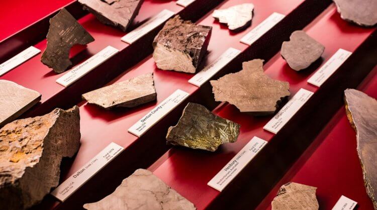 Информация обо всех упавших на Землю метеоритах хранится в специальном