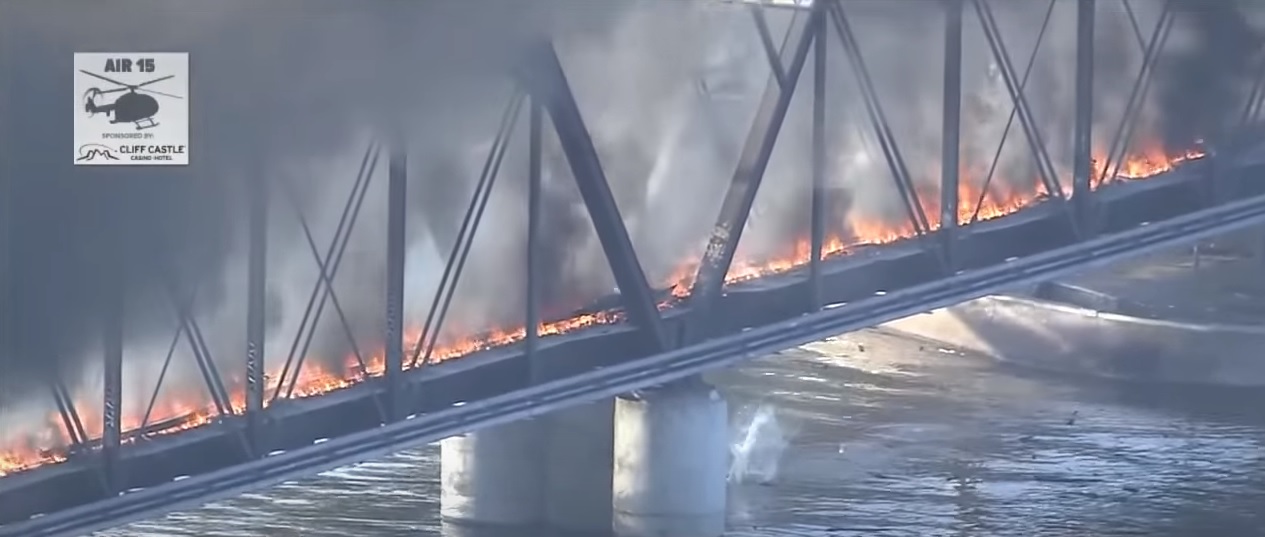 Почему горят мосты