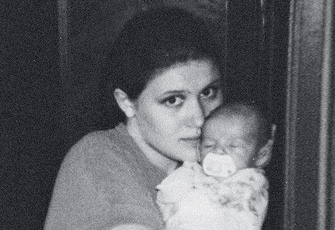 Ольга в 18 лет, с Наташей