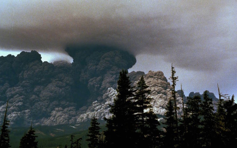 фотографии извержения в 1980 году
