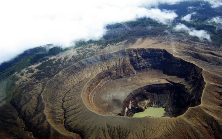 Вулкан Тейде на Тенерифе не только потрясающе красивый, но и активный