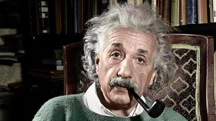 Альберт Эйнштейн лично изучал обломки НЛО