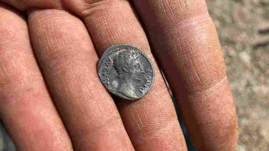 Римская монета с профилем императора