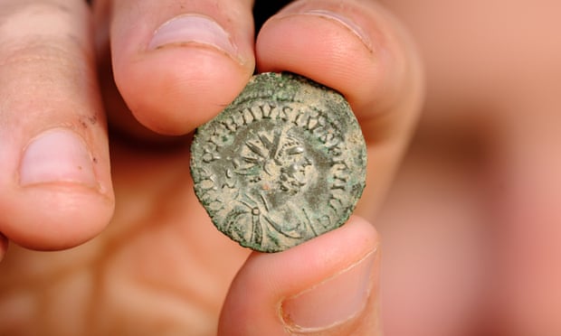 Римская монета, найденная во время раскопок