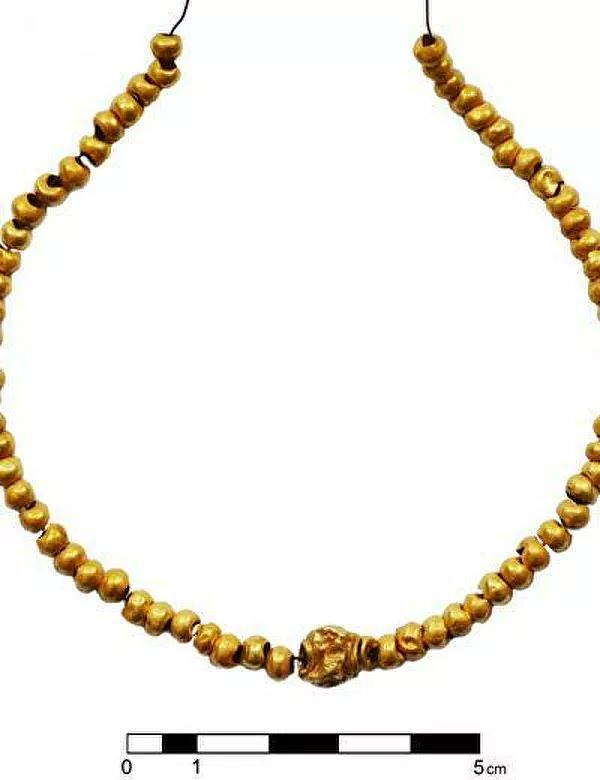 Золотое ожерелье, принадлежавшее пятилетнему мальчику