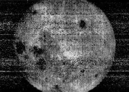 Первая фотография обратной стороны Луны