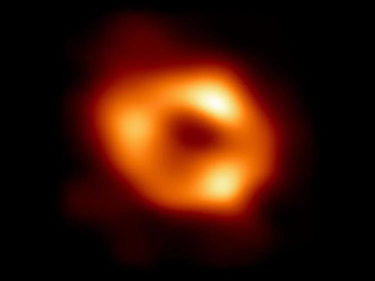 Так выглядит первое фото тени черной дыры под названием Стрелец А. Кра