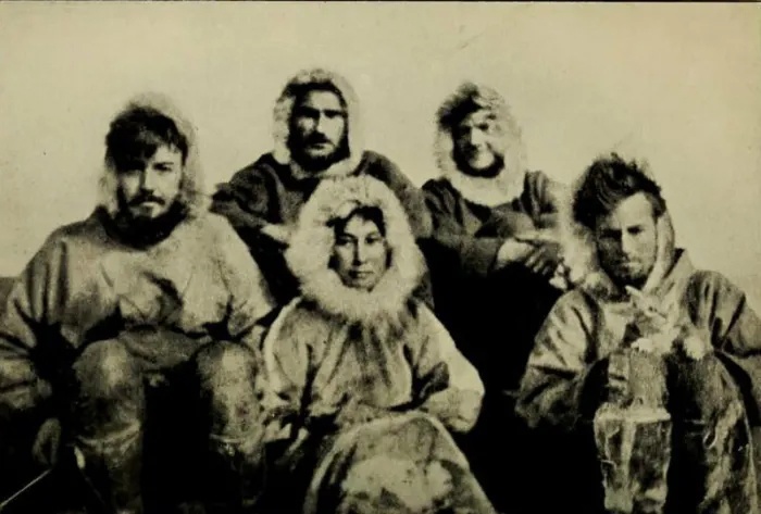 Ада - женщина выжившая на пустынном арктическом острове