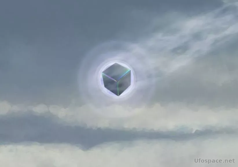 НЛО в форме черного куба был снят на видео над Техасом