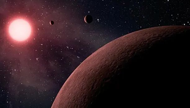 Телескоп «Джеймс Уэбб» нашел гигантскую красную планету с двумя Солнца