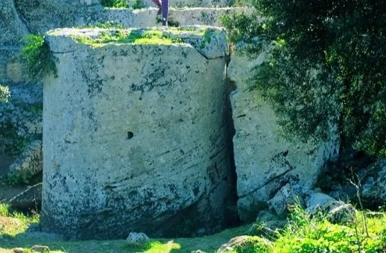 Пещера ди Куза - тайна древних каменных колонн Сицилии