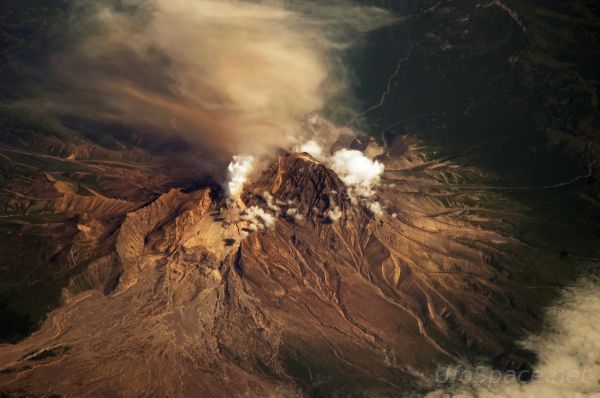 Ученые заявили о разрушении купола вулкана Шивелуч на Камчатке