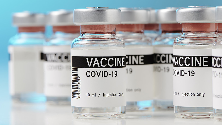 Вакцина COVID-19 выделяет графеноподобное вещество, предупреждает врач