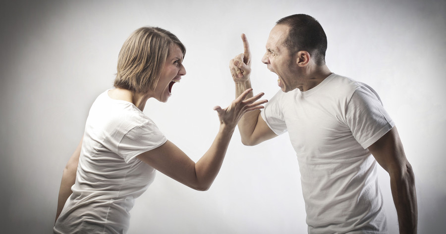 Почему женщины выбирают агрессивных мужчин?