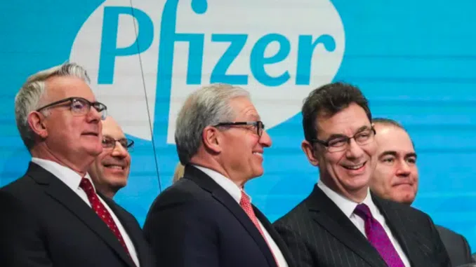 Pfizer признает, что сотрудники компании получили "особую партию"