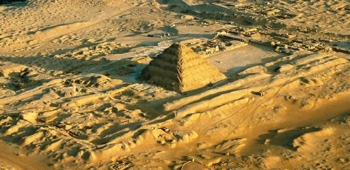 Множество пирамид скрыто в песке - почему их не раскапывают?