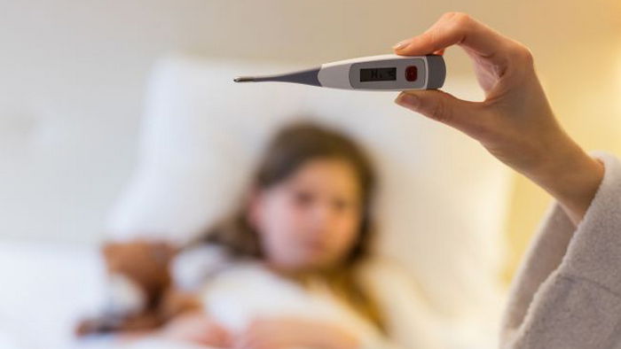Две самые ужасные ошибки родителей при температуре у ребенка