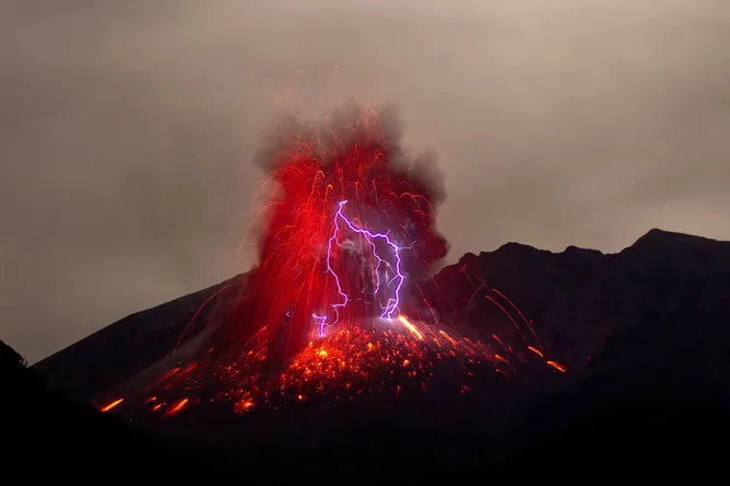 Вулканические молнии могли стать толчком к образованию жизни на Земле