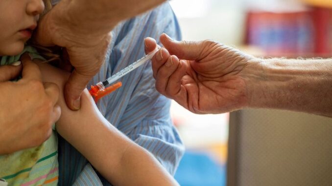 CDC подали в суд за ‘самую агрессивную программу вакцинации в мире’ CDC подали в суд за ‘самую агрессивную программу вакцинации в мире’