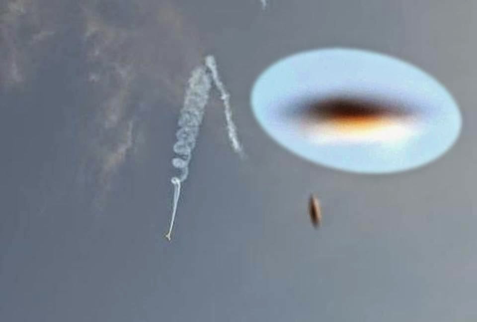 Nlo раз два три. Уругвай нло. Nlo раз два три. Нло в небе. Снимки нло с самолета.