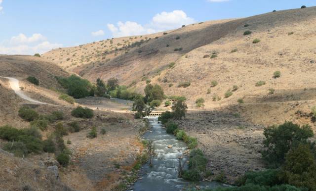 Река Иордан превращается в грязный ручей.